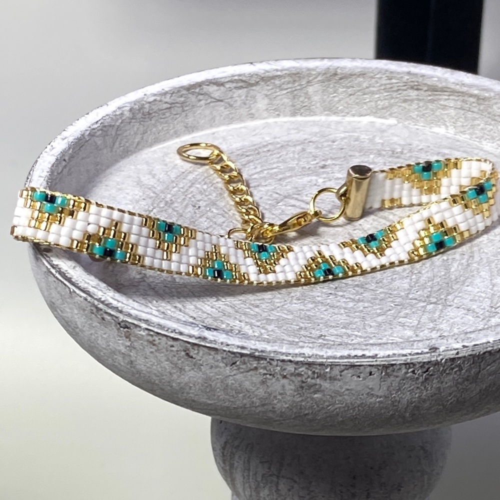 Handcrafted Loom Beaded Bracelet Native American Style White Gold and Teal Bead